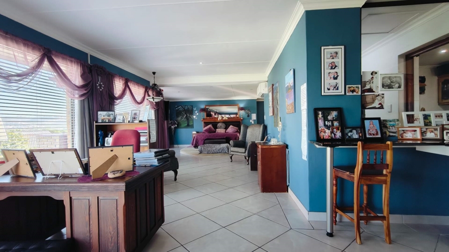 7 Bedroom Property for Sale in Bayview Western Cape